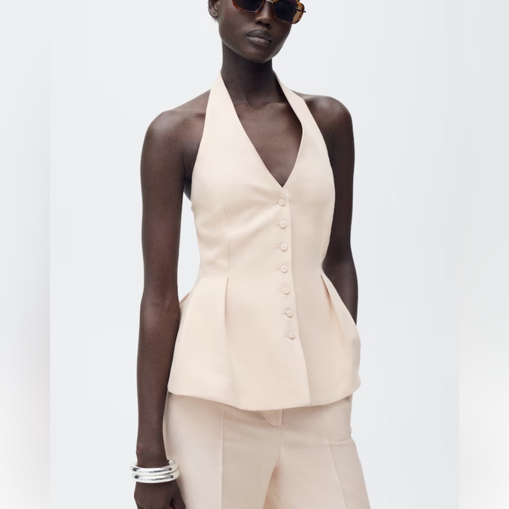 Elegant Halter neck vest with pleats